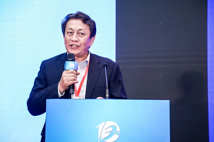 温留汉•黑沙教授受邀出席第十二届中国优秀数据中心峰会，并发表主题演讲